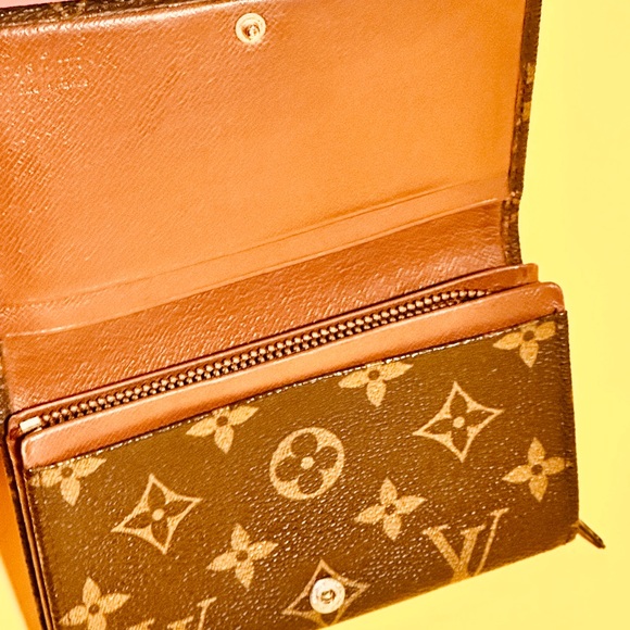 Louis Vuitton Black and Gold Monogram Wallet - Picture 14 of 15